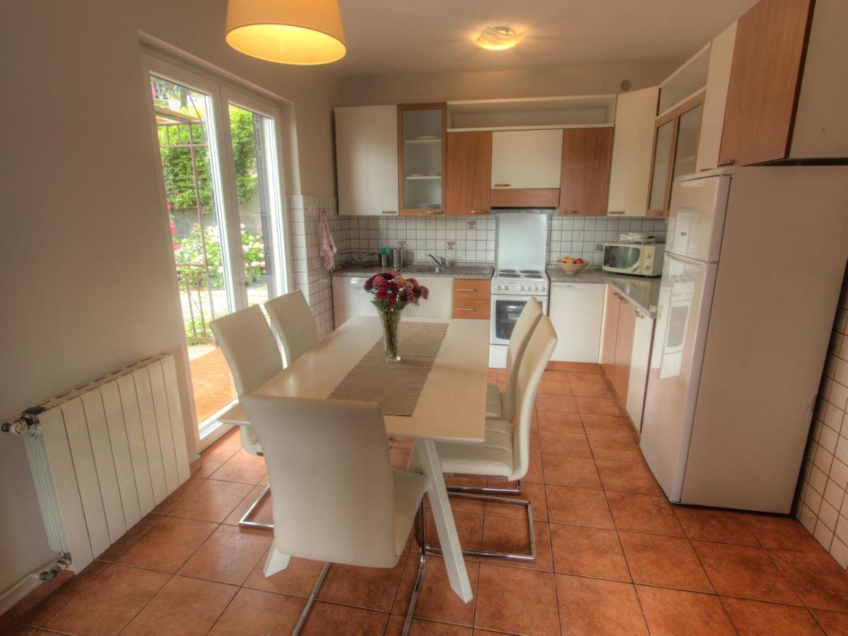 Apartman Lena Opatija Exteriör bild